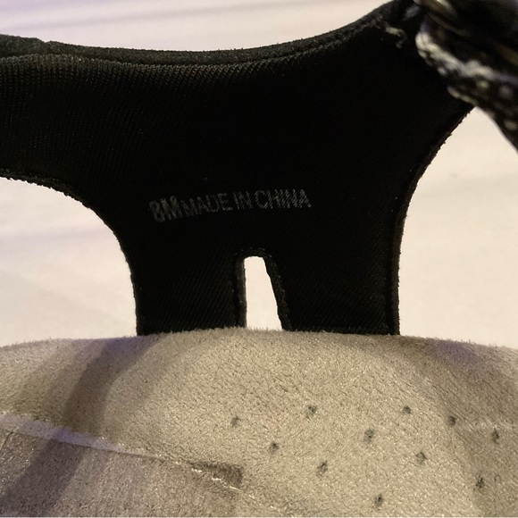 JBU by Jambu women’s Sonia flat sandal. Size 8. Black and White - Picture 6 of 8